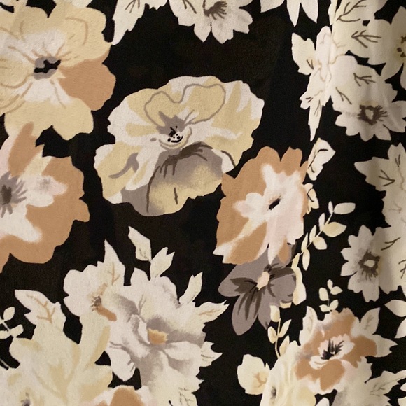 Sleeveless Flowy top with key hole closure L - Picture 2 of 5